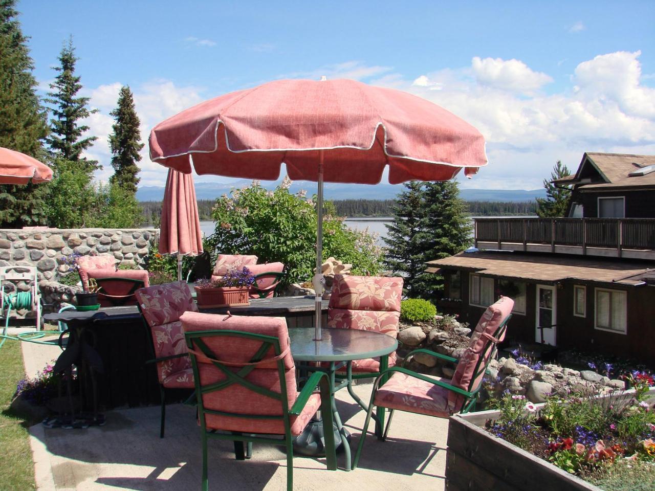 Eagle'S Nest Resort Anahim Lake 외부 사진